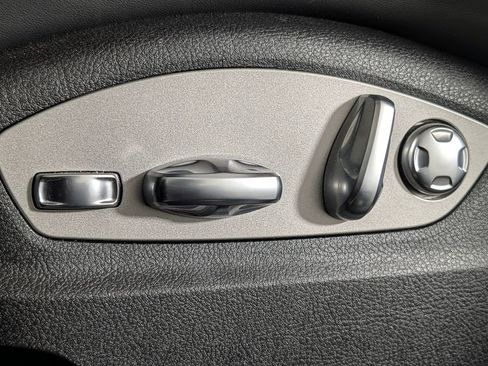 Certified 2026 Porsche Macan AWD/4WD image 29