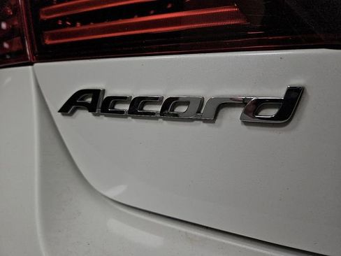 Used 2017 Honda Accord Touring image 31