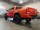 Used 2017 Toyota Tacoma TRD Off-Road image 3