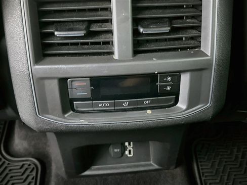 Used 2018 Volkswagen Atlas SE FWD image 26