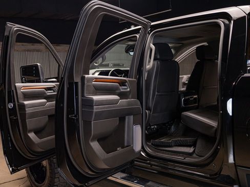 Used 2025 GMC Sierra 3500 Denali w/ Denali Reserve Package image 32