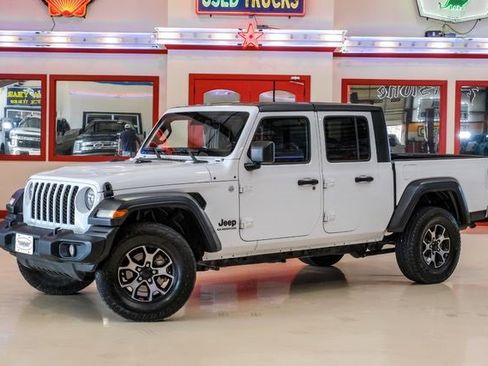 Used 2020 Jeep Gladiator Sport w/ Quick Order Package 24S image 2