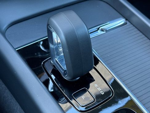 Used 2025 Volvo XC60 B5 Core w/ Protection Package Premier image 24