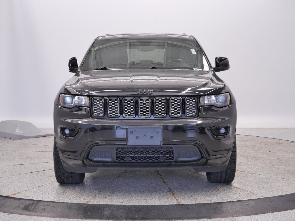 Used 2018 Jeep Grand Cherokee Altitude AWD/4WD image 2