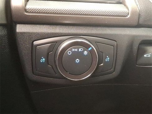 Used 2020 Ford Fusion SE image 28