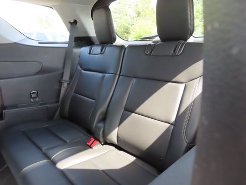 Used 2023 Ford Explorer XLT w/ Equipment Group 202A AWD/4WD image 32