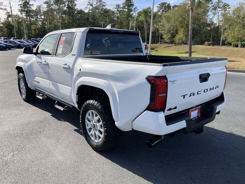 Used 2025 Toyota Tacoma SR5 AWD/4WD image 3