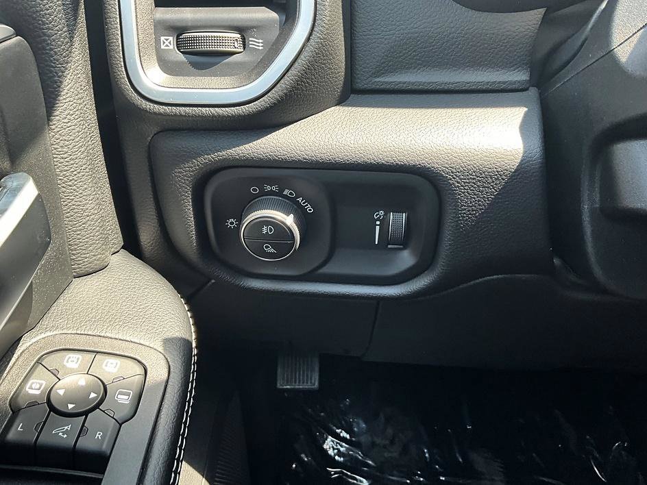 New 2026 RAM 3500 Big Horn AWD/4WD image 17
