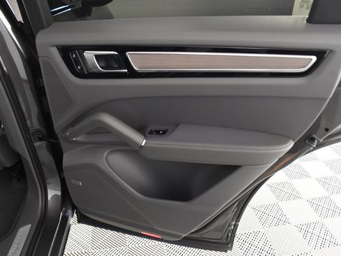 Used 2020 Porsche Cayenne Base image 21