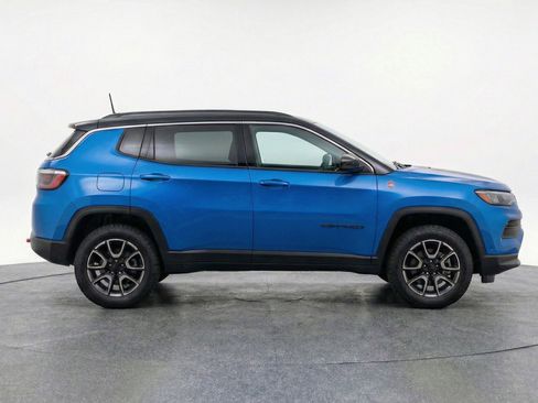 Used 2025 Jeep Compass Trailhawk image 11