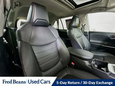 Used 2021 Toyota RAV4 XLE Premium image 29