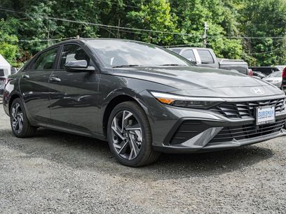 New 2025 Hyundai Elantra SEL