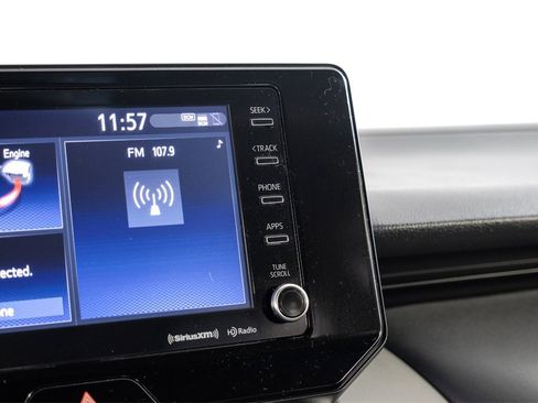 Used 2022 Toyota Venza XLE image 22