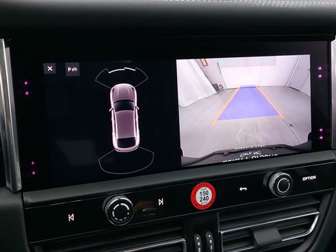 Certified 2025 Porsche Macan image 25