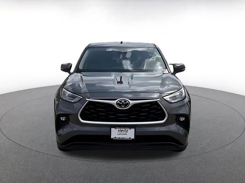 Used 2025 Toyota Highlander LE image 4