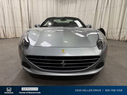 Used 2017 Ferrari California T RWD image 3