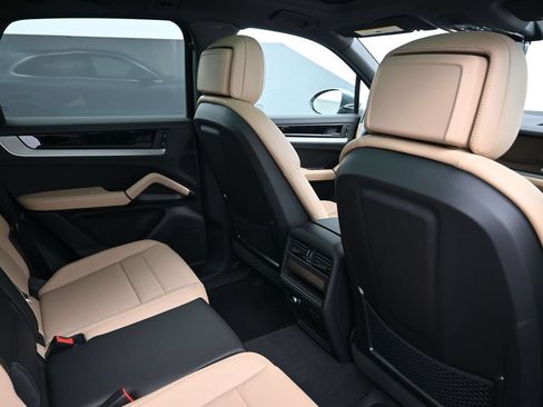 Certified 2026 Porsche Cayenne AWD/4WD image 7