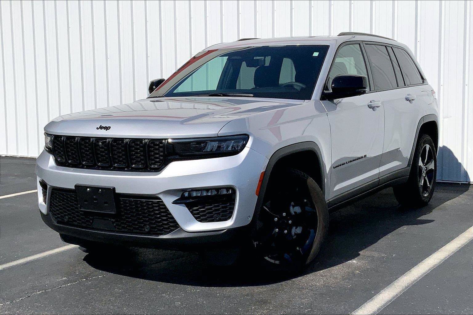 Used 2024 Jeep Grand Cherokee Limited w/ Luxury Tech Group II AWD/4WD image 1