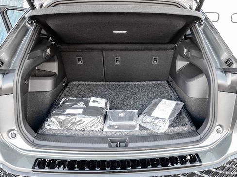 New 2026 Volkswagen Tiguan SEL R-Line image 13