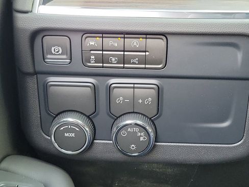 New 2026 Chevrolet Suburban LS RWD image 13