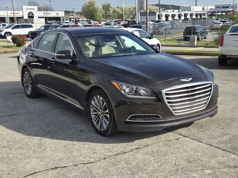 Used 2015 Hyundai Genesis 3.8 image 1