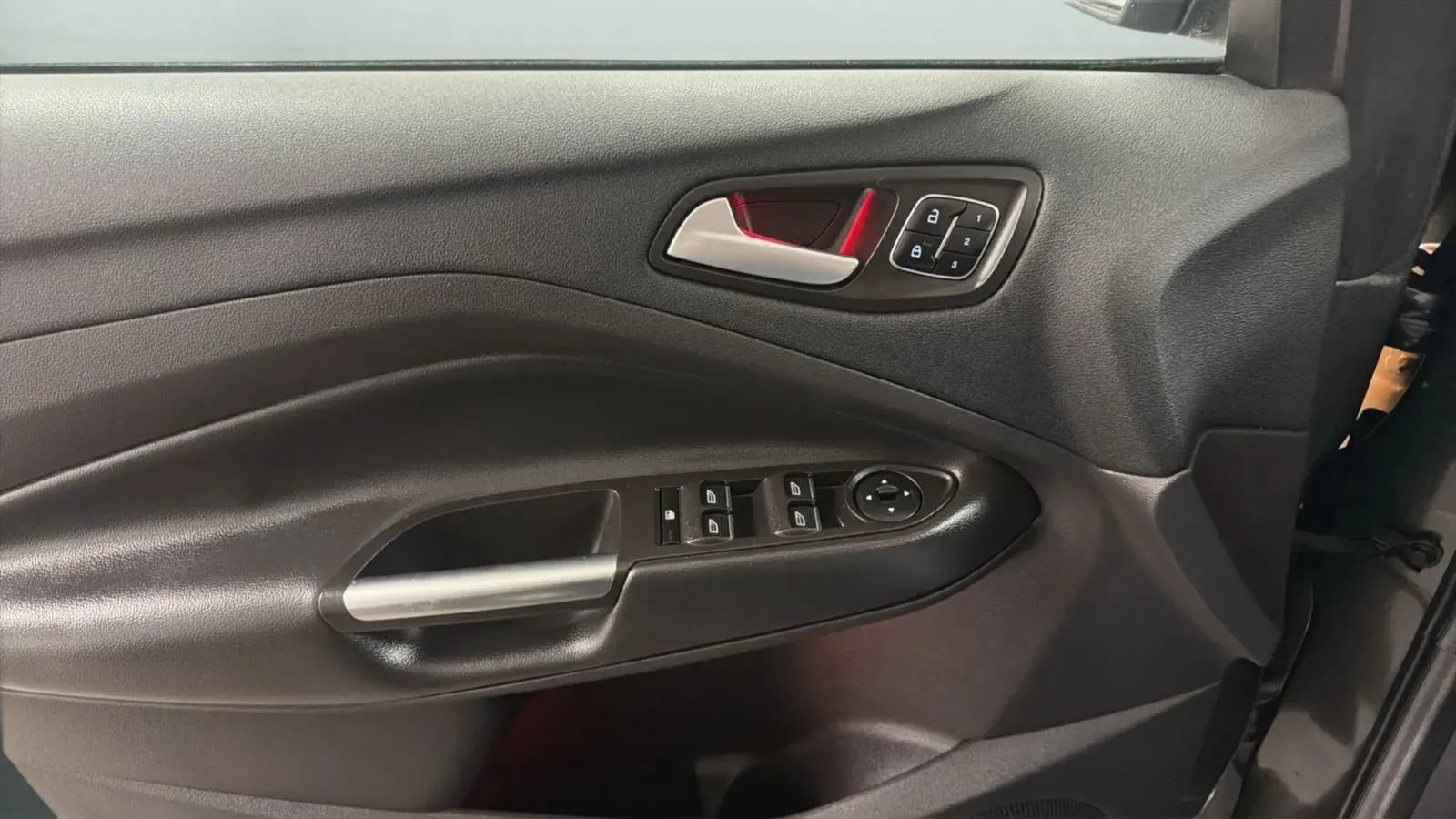 Used 2017 Ford Escape Titanium FWD image 17