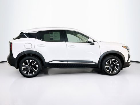 Used 2025 Nissan Kicks SR image 10