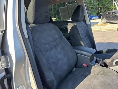 Used 2016 Nissan Rogue SV w/ SV Moonroof Package FWD image 24