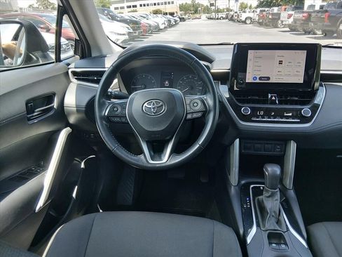 Used 2023 Toyota Corolla Cross LE FWD image 11