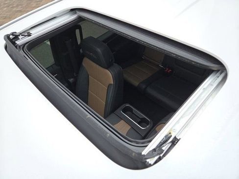 Used 2024 Chevrolet Silverado 2500 High Country w/ High Country Premium Package image 9