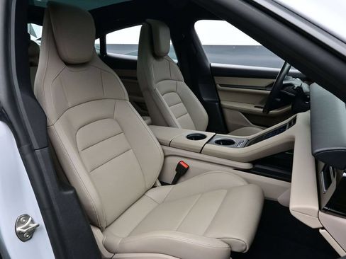 Used 2025 Porsche Taycan RWD image 18