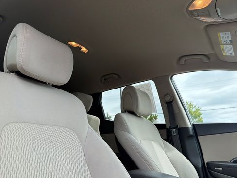 Used 2017 Hyundai Santa Fe Sport FWD image 19