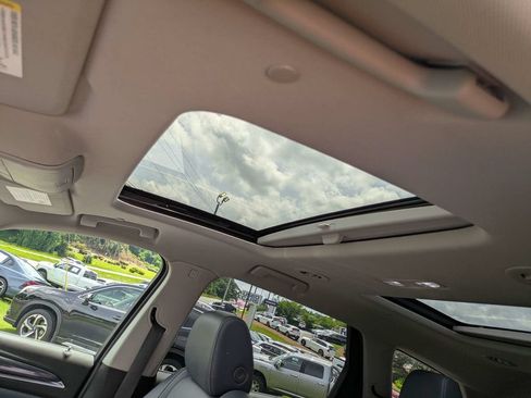 Used 2019 Buick Enclave Essence FWD image 23