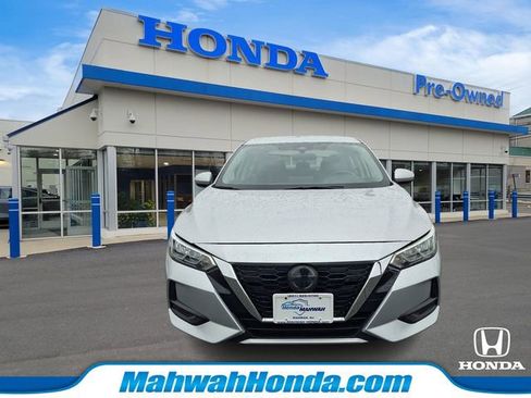 Used 2021 Nissan Sentra SV image 2