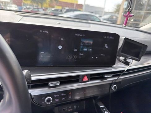 Certified 2024 Kia Sorento EX w/ Panoramic Sunroof Package image 13