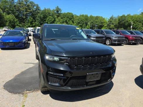 Used 2023 Jeep Grand Cherokee Limited w/ Black Appearance Package AWD/4WD image 2