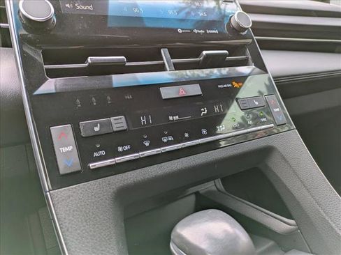 Used 2021 Toyota Avalon XSE image 13