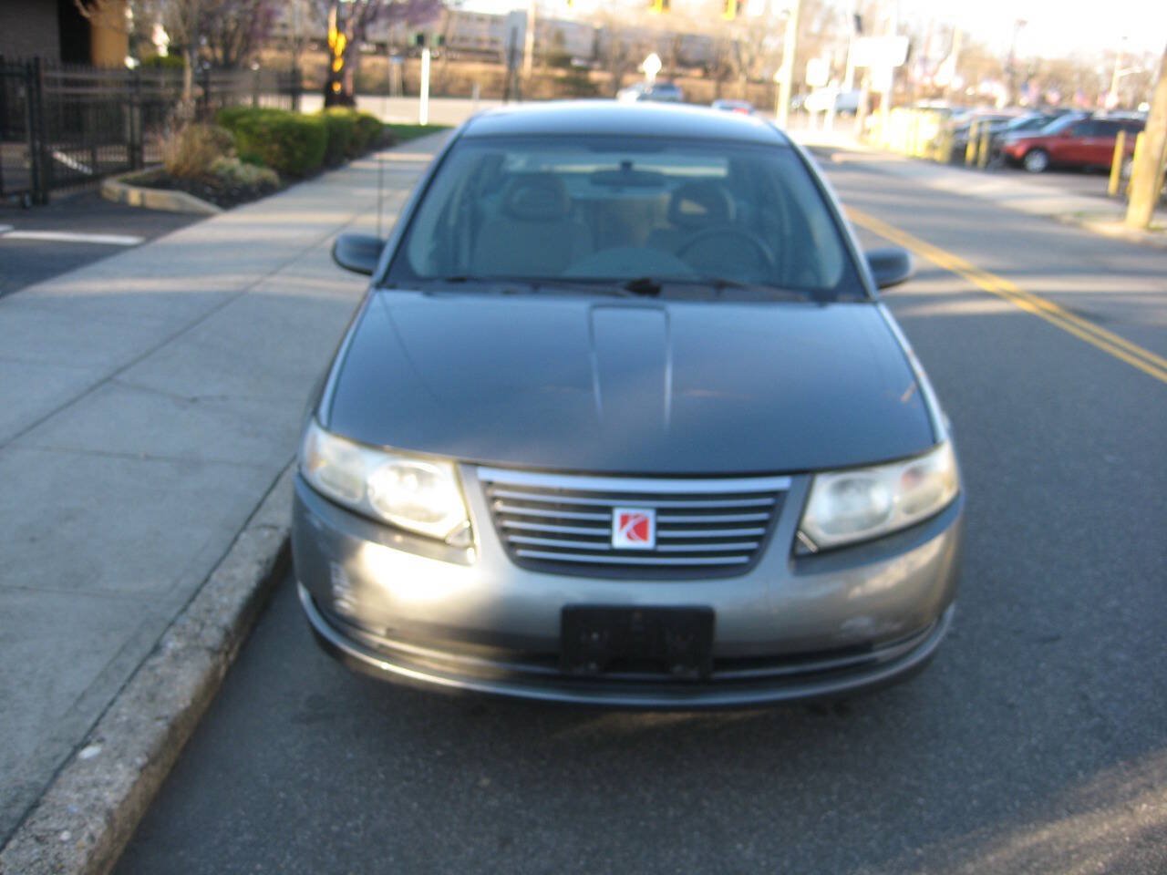 Used 2005 Saturn ION Level 2 w/ Power Pkg FWD image 1