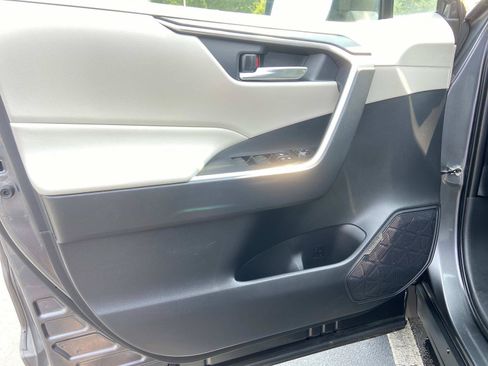 Used 2020 Toyota RAV4 XLE w/ Convenience Package AWD/4WD image 19