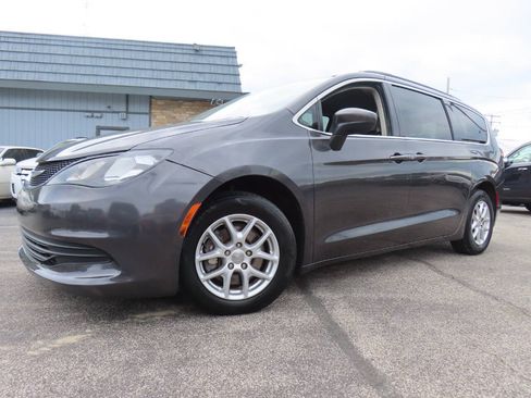 Used 2020 Chrysler Voyager Lxi FWD image 4