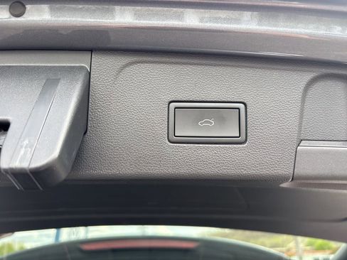 Used 2025 Volkswagen Atlas SE AWD/4WD image 29