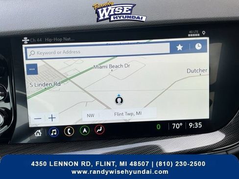 Used 2022 Buick Envision Essence w/ Technology Package I FWD image 3