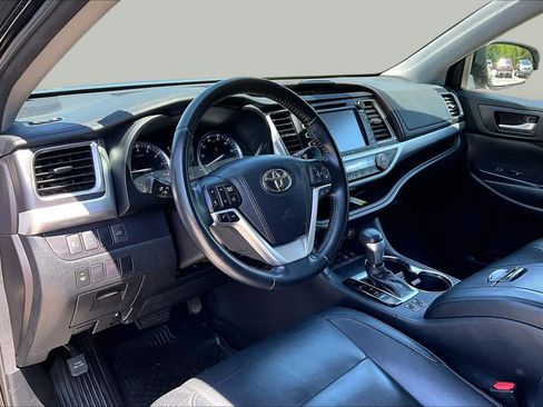 Used 2017 Toyota Highlander XLE AWD/4WD image 18