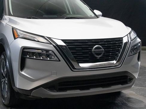 Used 2022 Nissan Rogue SV image 3