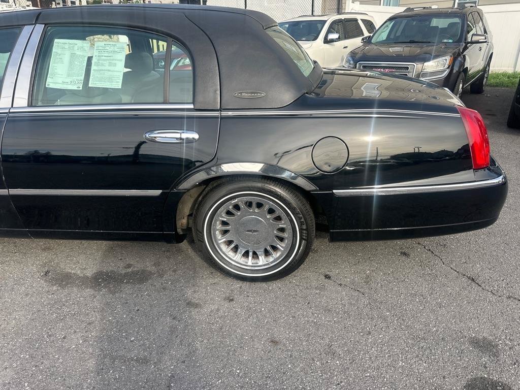 Used 2002 Lincoln Town Car Cartier RWD image 30
