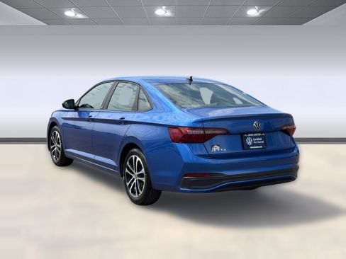 Used 2024 Volkswagen Jetta Sport FWD image 3