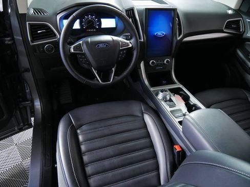Certified 2024 Ford Edge SEL w/ Convenience Package AWD/4WD image 2