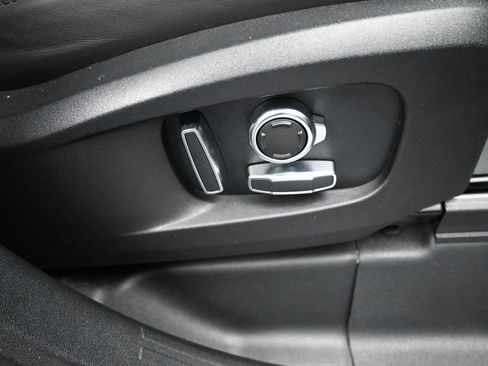 Used 2023 Land Rover Defender 130 X-Dynamic SE image 27