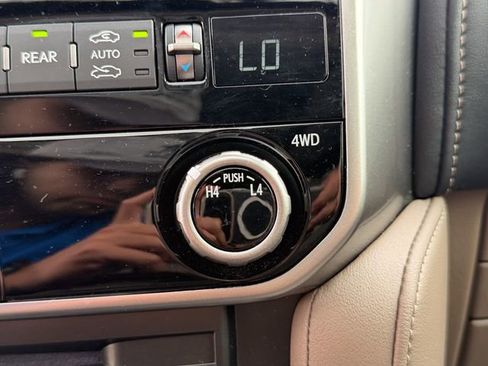 Used 2022 Lexus GX 460 Premium w/ Accessory Package image 16