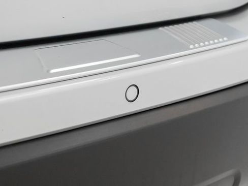 Used 2025 Nissan Rogue SV w/ SV Premium Package image 12